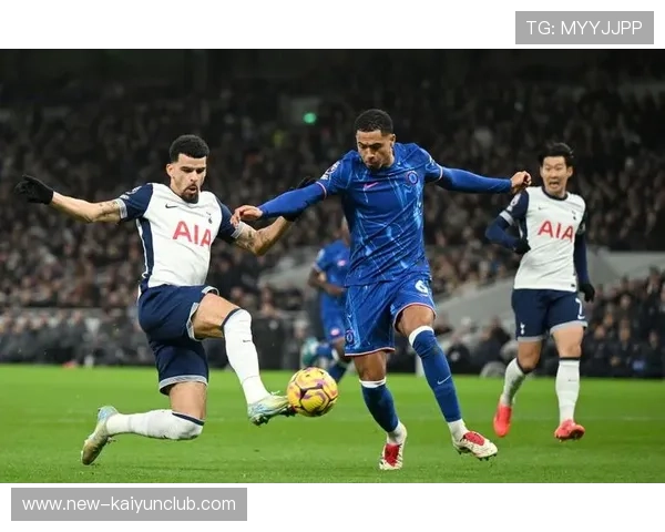 热刺边路贴地传中制造射门机会 热刺边路贴地传中制造射门机会