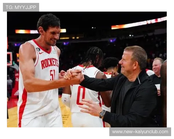 火箭依靠申京内线串联,战术执行顺滑自然